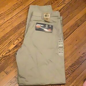 Dockers  Mens Khaki Classic Fit Stretch, Comfort Waistband 32x32 NWT